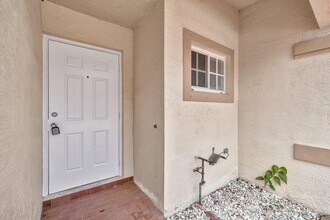 3055 Riverside Dr in Coral Springs, FL - Building Photo - Building Photo