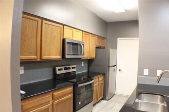 7342 Regency Square Ct in Houston, TX - Building Photo - Building Photo