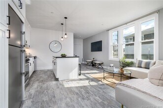 32 Pulaski St in Stamford, CT - Building Photo - Building Photo
