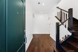 123 Interval in Irvine, CA - Foto de edificio - Building Photo