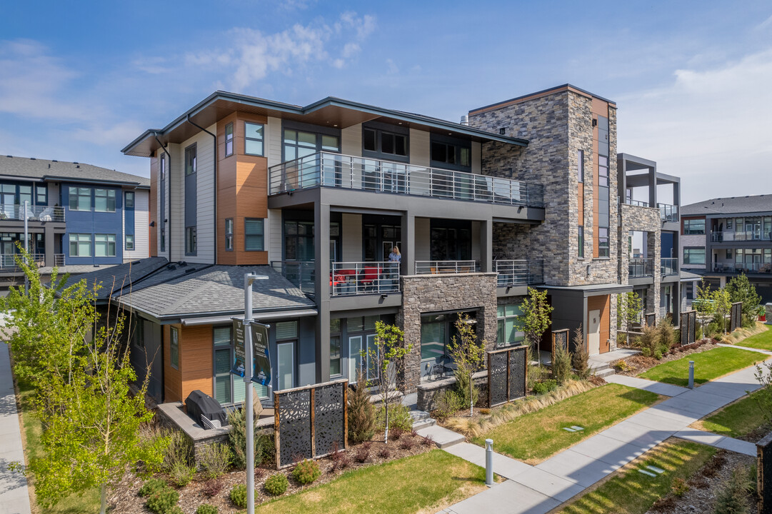 Reflection Estate Condominiums in Calgary, AB - Building Photo