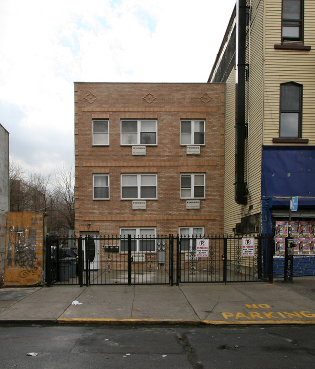 172 Knickerbocker Ave in Brooklyn, NY - Building Photo