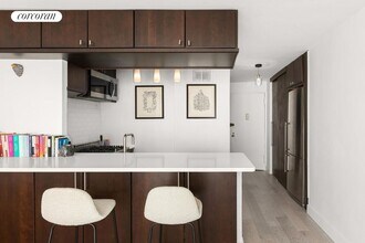 7 E 14th St in New York, NY - Building Photo - Building Photo