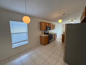 14018 Econ Woods Ln in Orlando, FL - Building Photo - Building Photo