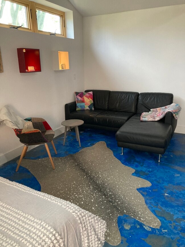 3649 Grand View Blvd, Unit Artsy Studio