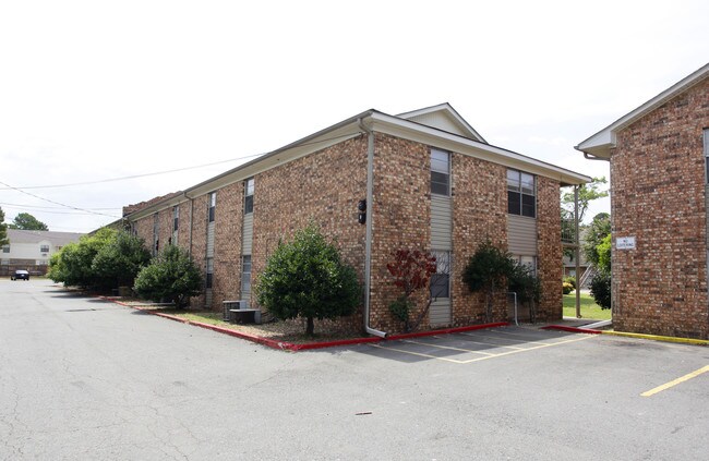 College Park Apartments in Conway, AR - Building Photo - Building Photo
