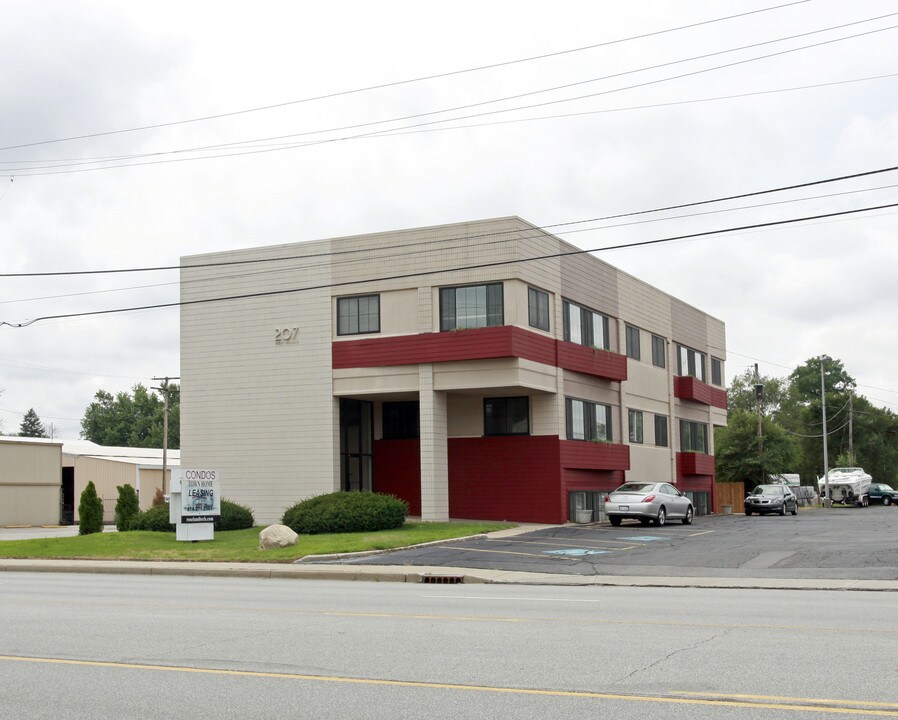 Suites on 933 in South Bend, IN - Building Photo