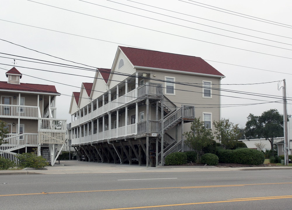 613 Sea Mountain Hwy in North Myrtle Beach, SC - Building Photo