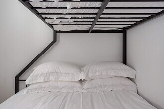 1384 Ridge Ave in Philadelphia, PA - Foto de edificio - Building Photo