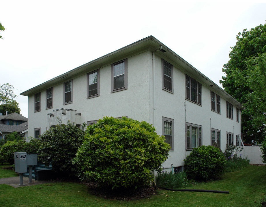 450 W Broadway in Eugene, OR - Building Photo