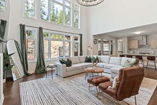 1081 Echo Hills Rd in Huntsville, ON - Building Photo