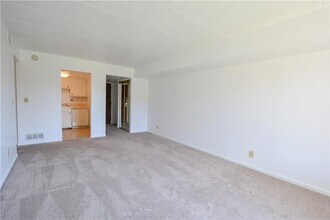 312 Forest Green Dr in Carnot-Moon, PA - Building Photo - Building Photo