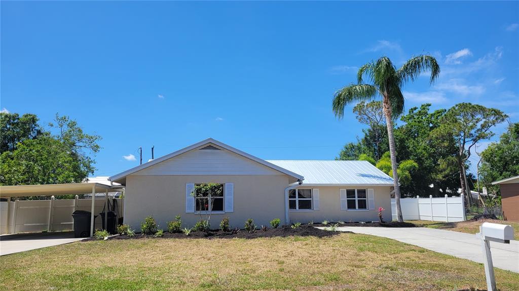 4040 Longhorn Dr in Sarasota, FL - Building Photo