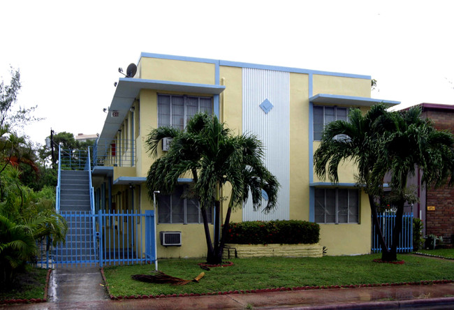 7420 Carlyle Ave in Miami Beach, FL - Building Photo - Building Photo