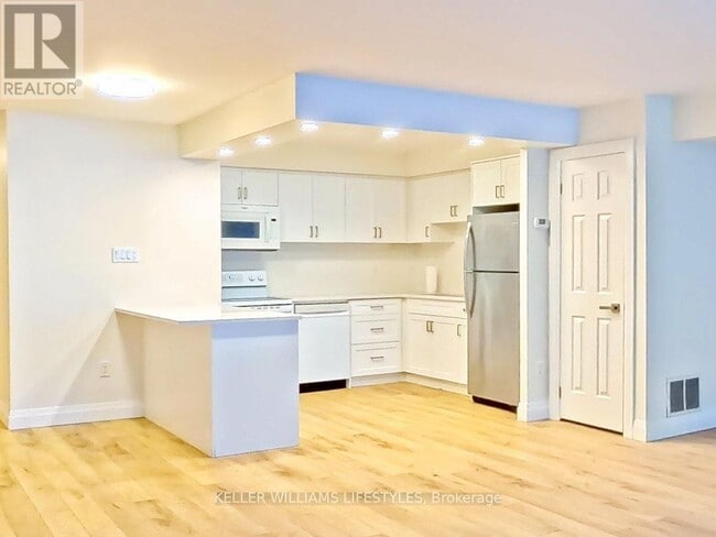 695 Richmond St in London, ON - Building Photo - Building Photo