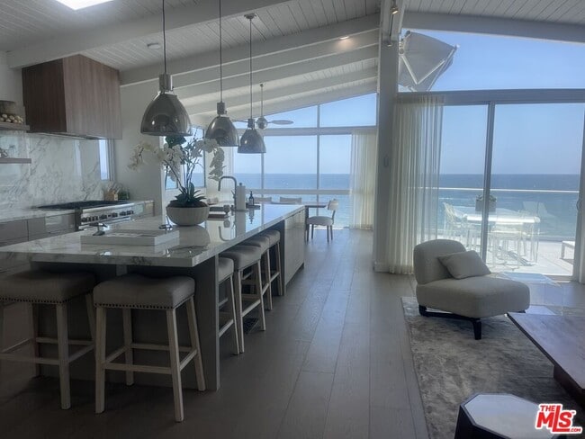 26060 Pacific Coast Hwy in Malibu, CA - Building Photo - Building Photo