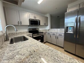 9093 Gervais Cir, Unit 1905 in Naples, FL - Foto de edificio - Building Photo