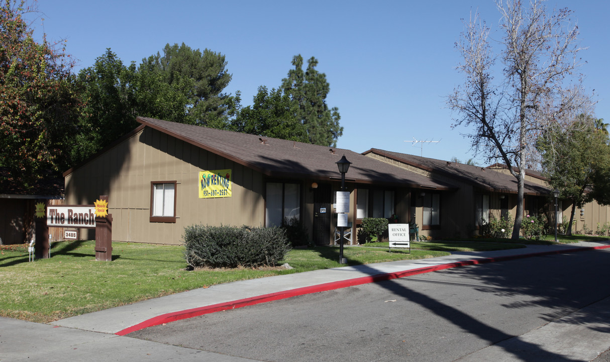 Ranch Apartments in Riverside, CA - Foto de edificio