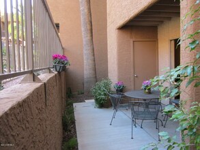 2625 E Indian School Rd in Phoenix, AZ - Building Photo - Building Photo