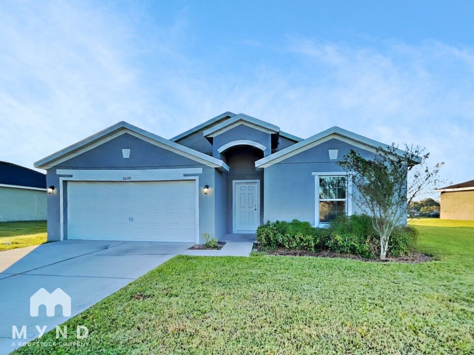 6600 Wirevine Dr in Brooksville, FL - Foto de edificio