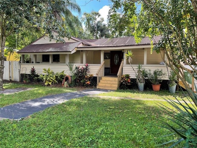 2525 Emma Cir, Unit Apt 801 in Tampa, FL - Building Photo - Building Photo
