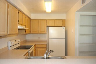 13905 Fairway Island Dr in Orlando, FL - Building Photo - Building Photo