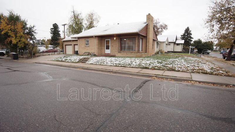 3800 S Acoma St in Englewood, CO - Foto de edificio