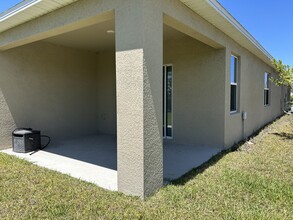 1356 Cork Dr in Ormond Beach, FL - Foto de edificio - Building Photo