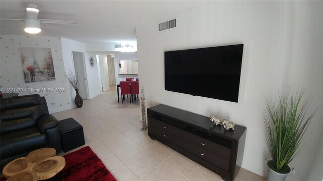 10451 W Broward Blvd in Plantation, FL - Building Photo - Building Photo