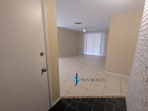 7124 Isle Dr in Port Richey, FL - Building Photo - Building Photo