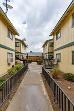 526-530 8th St in Orange Cove, CA - Building Photo - Building Photo