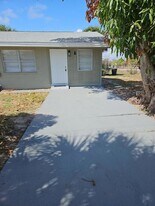 815 Dundas Ct in Fort Pierce, FL - Building Photo