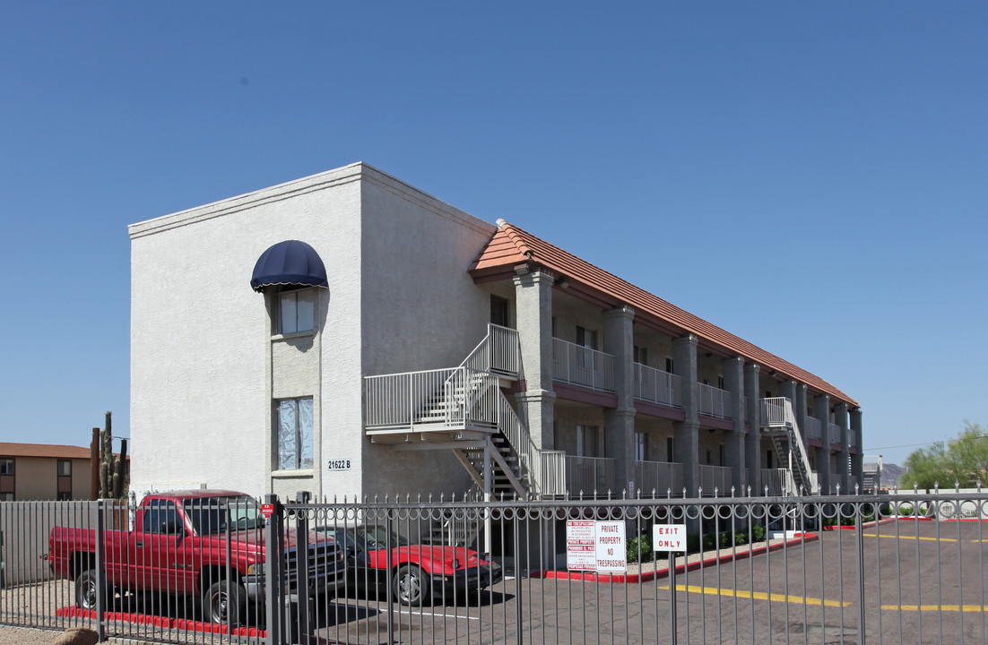 Hacienda Royal in Phoenix, AZ - Building Photo