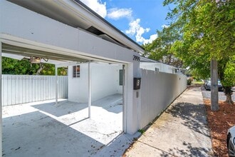 2999 SW 17th St in Miami, FL - Building Photo - Building Photo