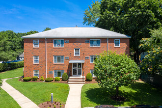 Brattle Drive Apartments in Arlington, MA - Foto de edificio - Building Photo