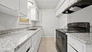 14415 Insley St in Houston, TX - Foto de edificio - Building Photo