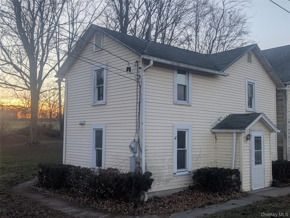 217 King Rd in Middletown, NY - Building Photo