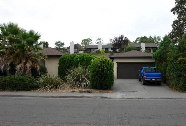 2214-2216 Mesquite Dr in Santa Rosa, CA - Building Photo - Building Photo