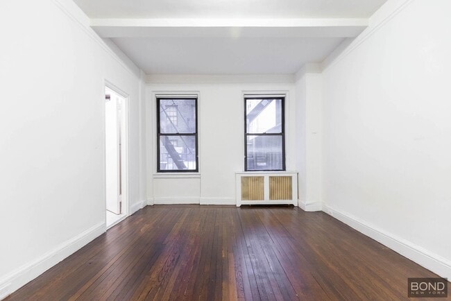 140 E 46th St in New York, NY - Building Photo - Building Photo
