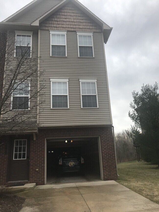 2163 Knotty Pine Tr Rentals in Howell, MI