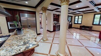 903 10th St in Manhattan Beach, CA - Building Photo - Building Photo