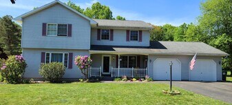 80 Lower Newtown Rd in Waterford, NY - Building Photo