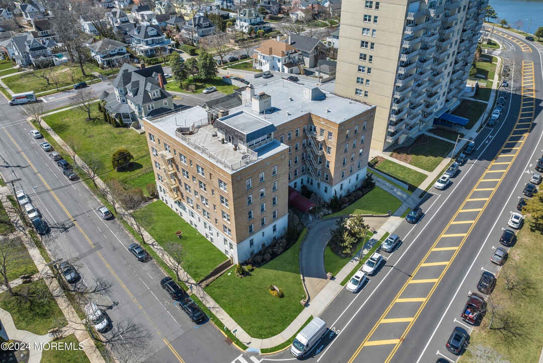 500 Deal Lake Dr in Asbury Park, NJ - Building Photo