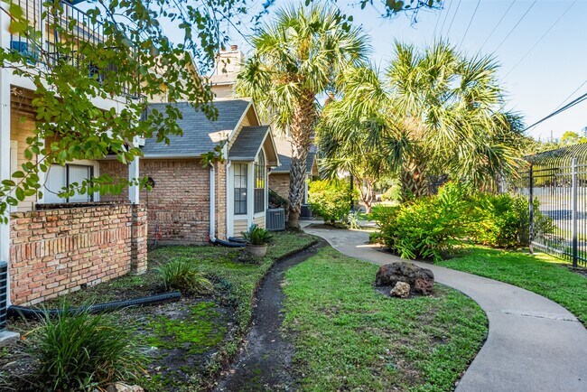 2300 Old Spanish Trl in Houston, TX - Building Photo - Building Photo