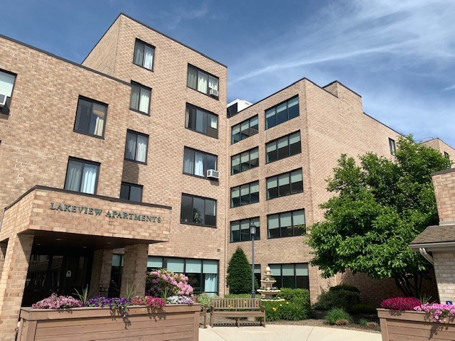 Clyde F. Simon Lakeview Senior in Bath, NY - Foto de edificio