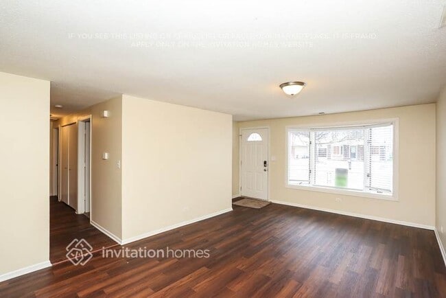 830 Bloomfield Ln in Aurora, IL - Building Photo - Building Photo