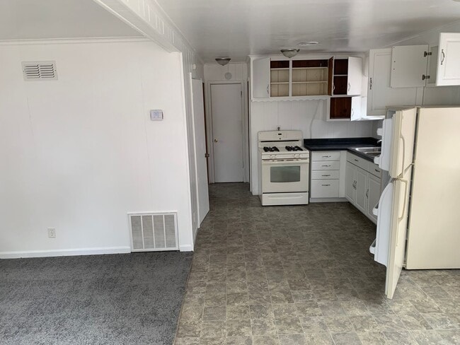 1118 Shire Ave-Unit -Unit A in Pekin, IL - Building Photo - Building Photo