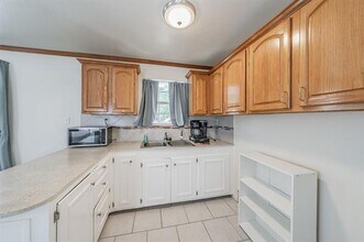 1208 N Sylvania Ave-Unit -2 in Fort Worth, TX - Building Photo - Building Photo