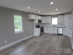 128 Salem Church Rd in Lincolnton, NC - Foto de edificio - Building Photo