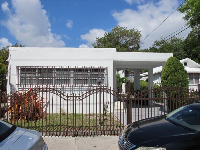 926 SW 10th Ave